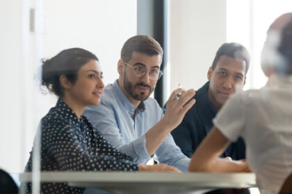 ¿Cómo los Cambios en el Comportamiento del Consumidor Están Moldeando la Tecnología de CRM?